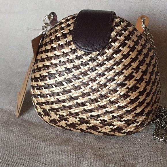 NWT lovely, cute and adorable woven natural straw crossbody bag - Picture 2 of 7